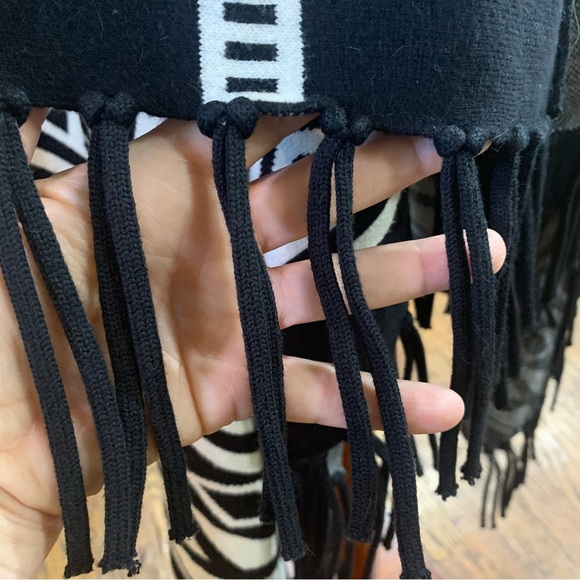 Chico's Aztec Wrap Cardigan Size 1 (Small 8/10) - Picture 8 of 12